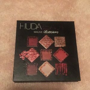 Huda beauty Mauve Obsessions